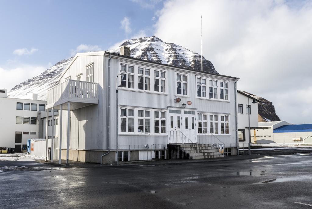 Einarshusid Guesthouse Bolungarvík 외부 사진
