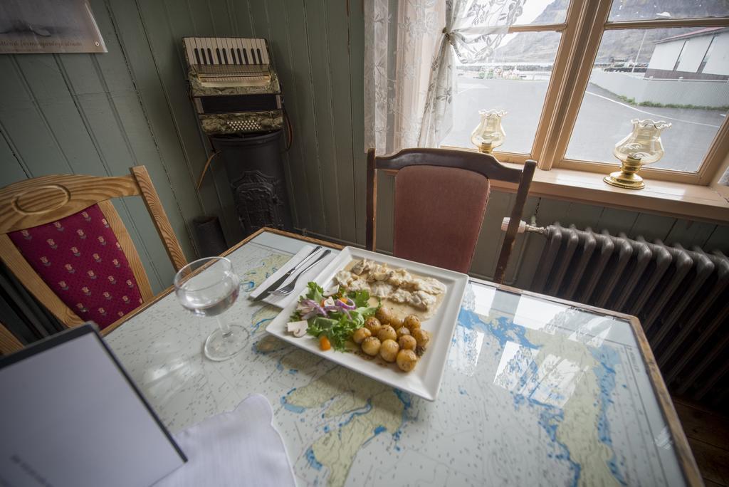 Einarshusid Guesthouse Bolungarvík 외부 사진