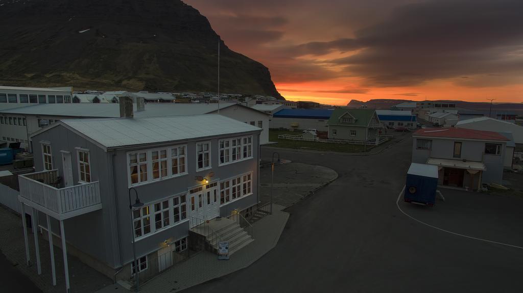 Einarshusid Guesthouse Bolungarvík 외부 사진